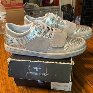 Women’s creative recreation shoe in 7L, in lavender, metallic silver, gray vapor